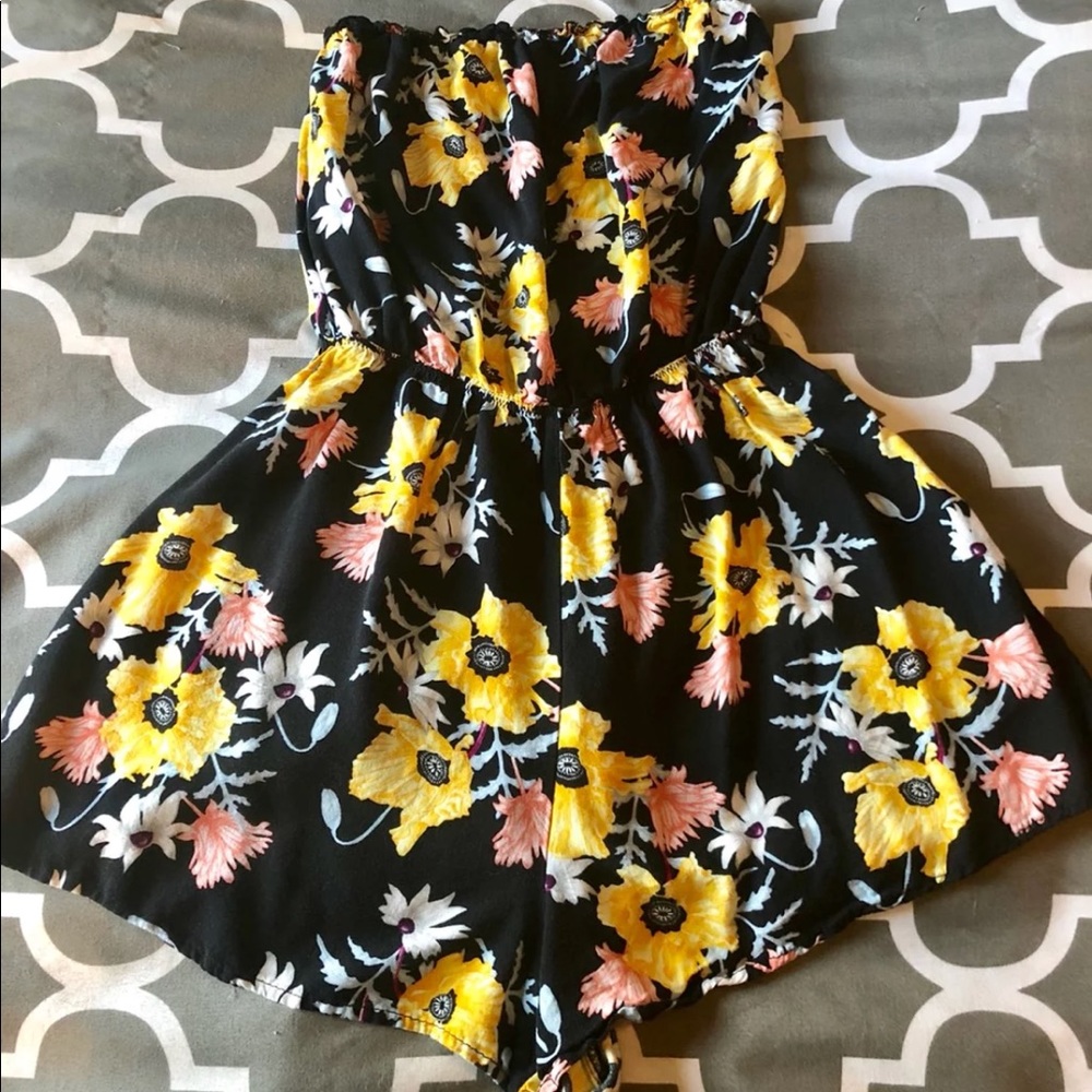 H&M Floral Strapless Romper 🌻
